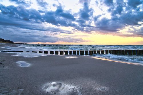 Groyne in Zingst on the Baltic Sea, reaching into the sea.