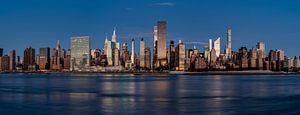 Skyline von New York vom Gantry Plaza State Park bei Sonnenaufgang