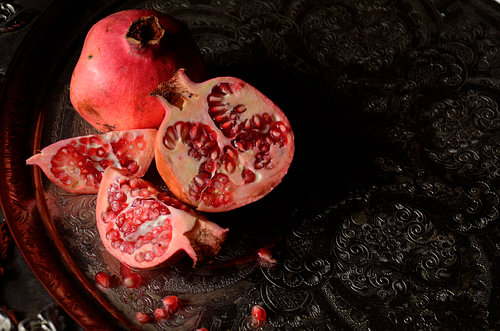 Stimmungsfoto mit Granatapfel