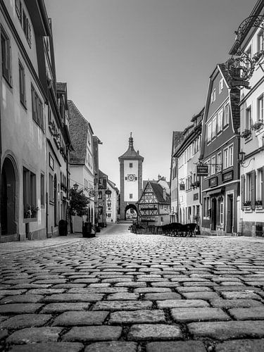 De historische oude stad Rothenburg ob der Tauber in zwart-wit