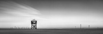 Stapelwoningen op het strand in Sankt Peter Ording in zwart-wit . van Manfred Voss, Schwarz-weiss Fotografie
