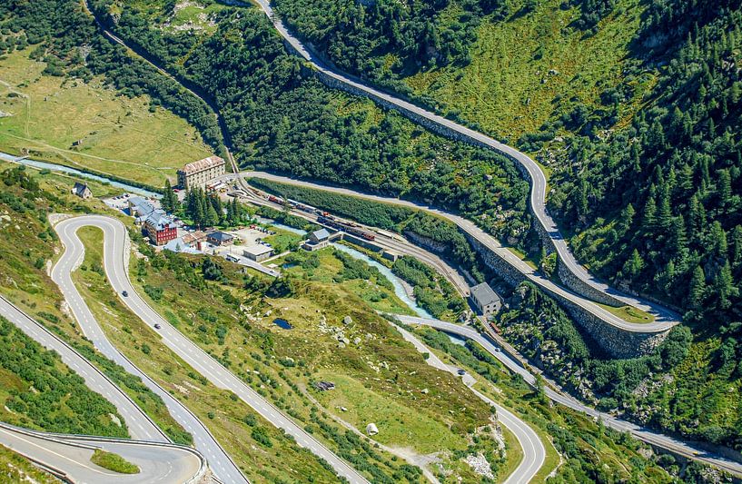Gletsch, jonction des cols de la Furka et du Grimsel par Kees van den Burg