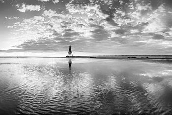 Nordsee Meer bei Cuxhaven in schwarz-weiß