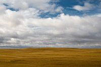 Wolken boven de eindeloze prairies in Canada