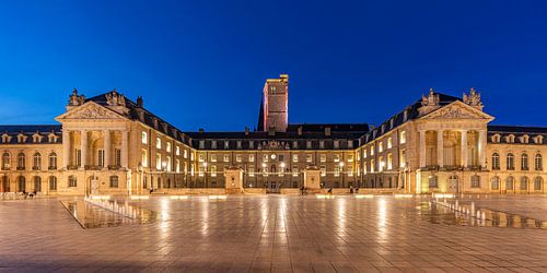 Palais ducal de Dijon en Bourgogne le soir - France sur Werner Dieterich
