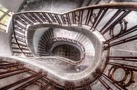 Der Weg nach unten - Treppenhaus von Roman Robroek Miniaturansicht