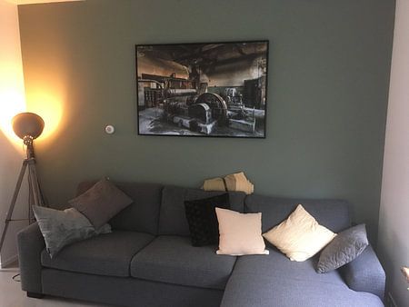 Oude industriële machines in een verlaten fabriek