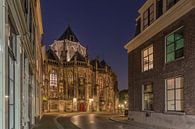 Grote Kerk in Dordrecht in het blauwe uurtje van Tux Photography thumbnail