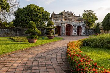 Het keizerlijk paleis van Hue in Vietnam van Roland Brack