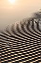 Paysage de sable en mer avec soleil du soir par Tot Kijk Fotografie: natuur aan de muur Aperçu