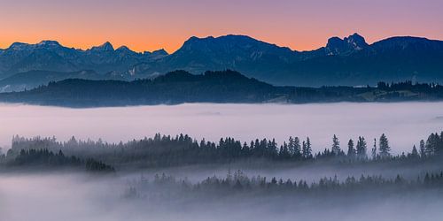 Panoramische zonsopgang in de Allgäu, Beieren, Duitsland