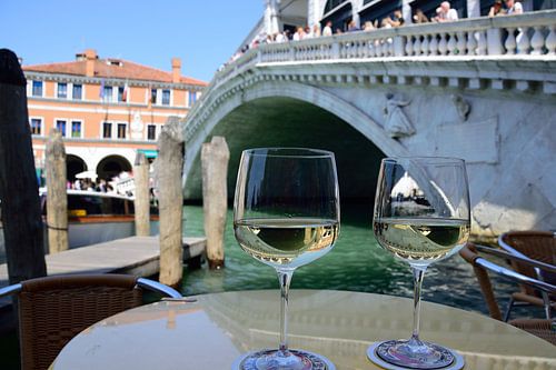 Prosecco drinken bij de Rialtobrug