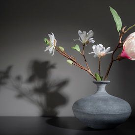Stilleven met bloemen van Theo Bense