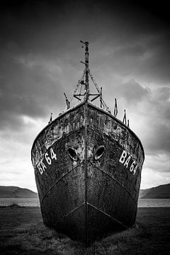 Stranded boat in Iceland