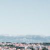 Blick auf Zadar mit Bergen im Hintergrund von Elma Maaskant