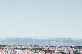 Vue de Zadar avec les montagnes en arrière-plan