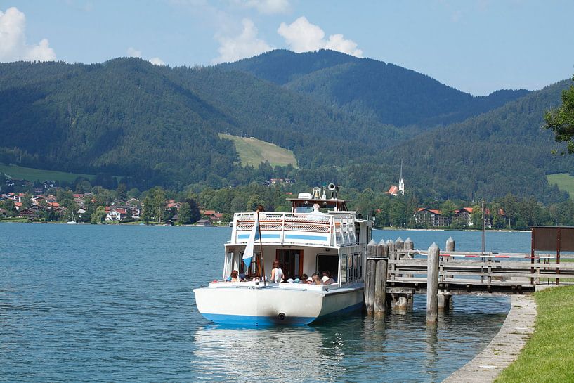 Ausflugsdampfer am Tegernsee, Tegernsee, Oberbayern, Bayern, Deutschland, Europa von Torsten Krüger