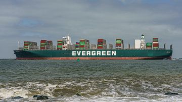 Containerschip Ever Globe van Evergreen. van Jaap van den Berg