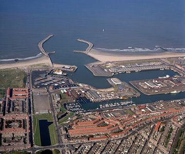 Historische luchtfoto van de eerste haven van Scheveningen van Frans Rombout