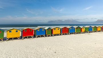 Kleurrijke strandhuisjes bij Muizenberg  te Zuid-Afrika van Mayra Fotografie