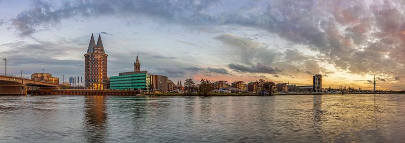 Skyline Roermond dans l'après-midi I par Teun Ruijters