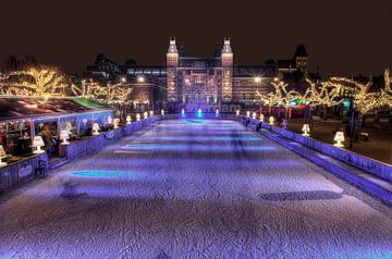 Amsterdam Rijksmuseum with ice-skaters sur Wouter Sikkema