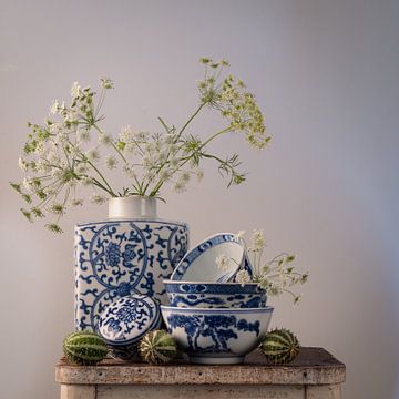 Still life with ginger pot and stacked bowls by Oda Slofstra