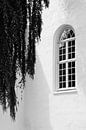 Baum und Kirche in schwarz-weiß von ellenklikt Miniaturansicht