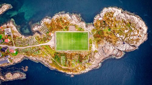 Henningsvaer voetbalstadion op de Lofoten
