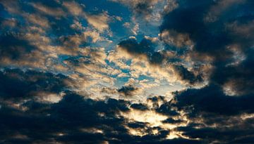 Het wordt licht achter de wolken van Bart Tummers Fotografie