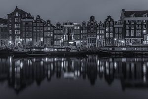 Singel in Amsterdam in de avond in zwart-wit - 5 van Tux Photography