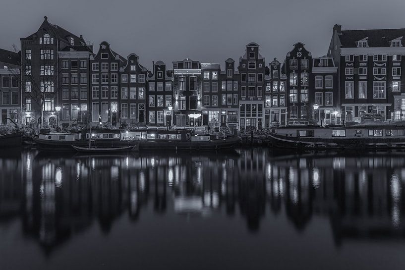 Singel à Amsterdam le soir en noir et blanc - 5 par Tux Photography