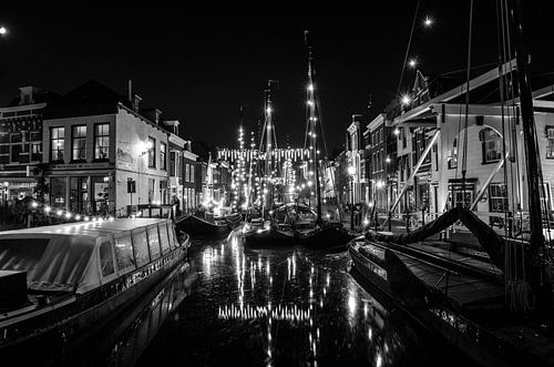 Zeilende Westlanders tijdens de Furieade, zwart-wit