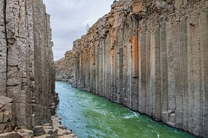 Stuðlagil kloof in IJsland van Tim Vlielander