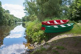 bunte Kanus am Schwarzen Regen, Fluss in Niederbayern. von SusaZoom