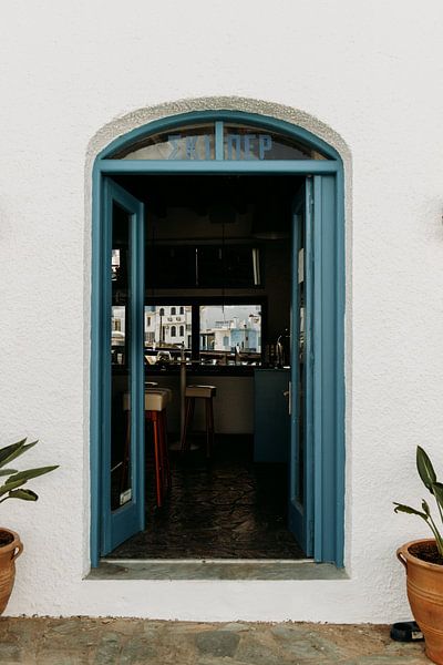 Restauranttür in griechisch-blauer Farbe von Hey Frits Studio