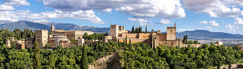 Panorama der Alhambra mit der Sierra Nevada