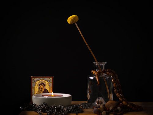 Stilleben in Farbe mit Kerze