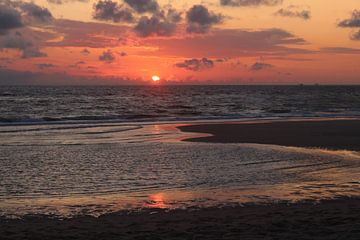 Verblindende zonsondergang bij Rantum op het eiland Sylt van Martin Flechsig