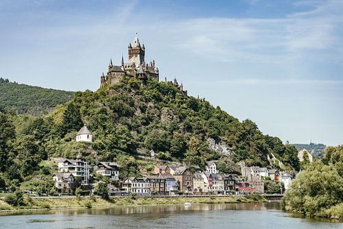 Reichsburg Cochem, in Duitsland vanaf de Moezel