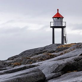 Vuurtoren op Lofoten van Frank Pietersen