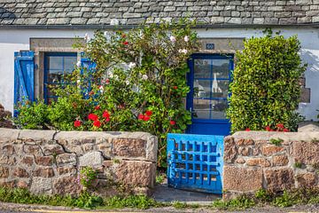 Idyllisches haus im kleinen Hafen von Saint-Guirec, Bretagne von Christian Müringer