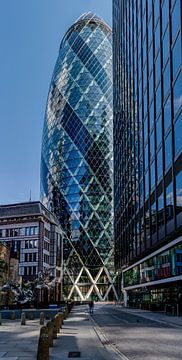 De Gurkin in Londen - reflecties in het andere gebouw
