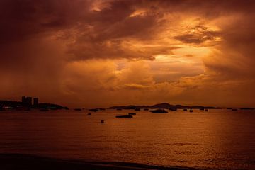 Zonsondergang boven Thailand van Andreas Marquardt