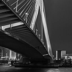 Erasmusbridge Rotterdam by night by Peter de Jong