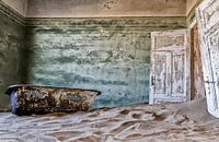 Salle de bain abandonnée avec baignoire en Namibie