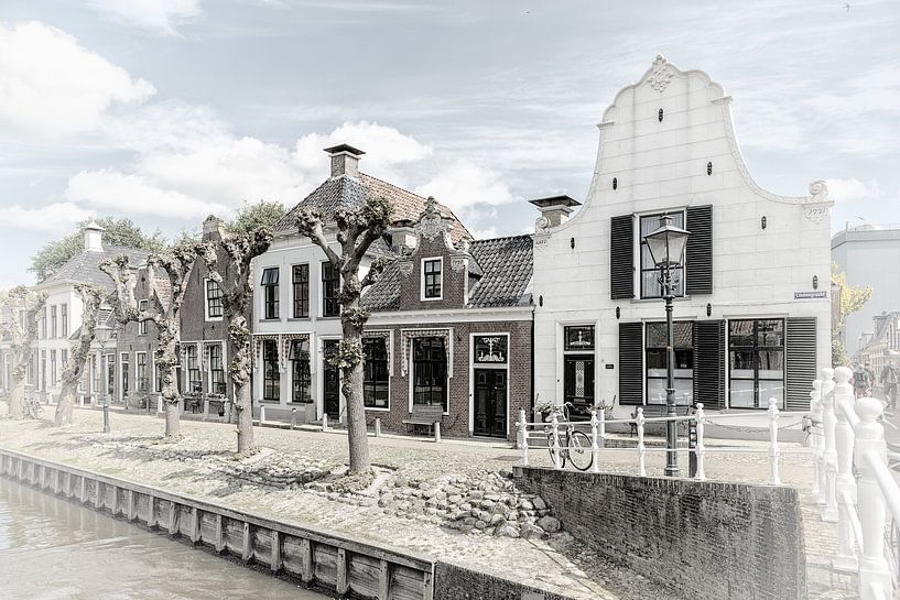 Historische huizen in het dorp "Sloten" in "Friesland" Nederland van Dick Jeukens