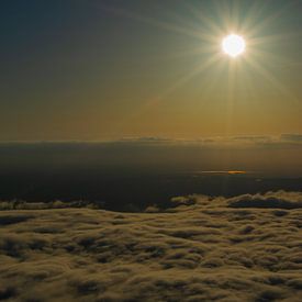 Sonne über den Wolken III von Onno van Kuik