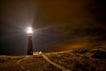 Lighthouse and fishermen's cottages in the night at the island of Schiermonnikoog by Sjoerd van der Wal