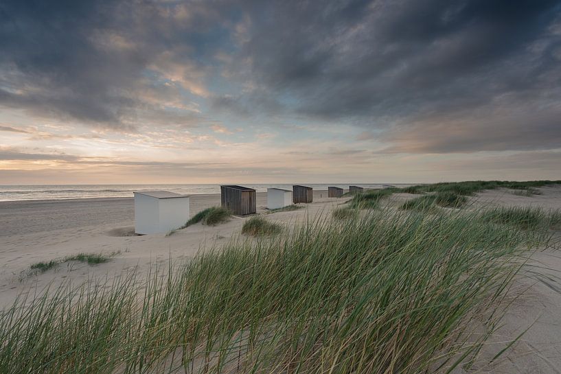 Strand huisjes in de duinen van Jolanda de Leeuw